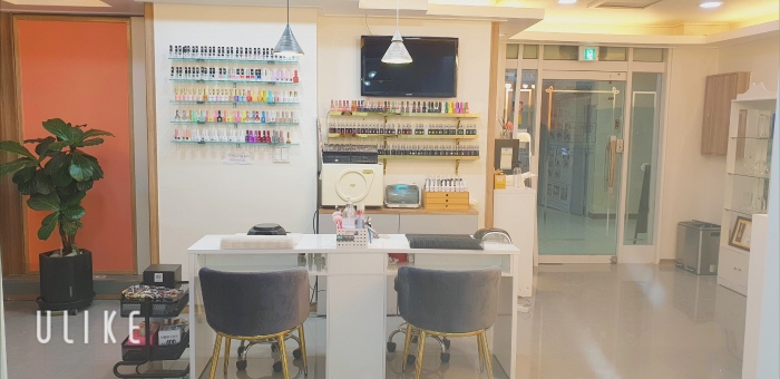 내부사진 11 속눈썹 페디큐어 속눈썹 연장 아이래쉬 왁싱 여의도 미인케어 네일케어 볼륨연장 브라운펄 속눈썹제거 리터치 손젤 그라데이션 프렌치 존젤패링 전체펄 젤제거 1