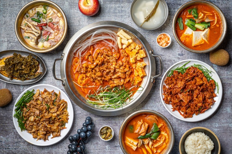 차림상 갓갈비 소갈비 돼지갈비 차돌박이 김치꽃삼겹 갈비살 보라매회식장소