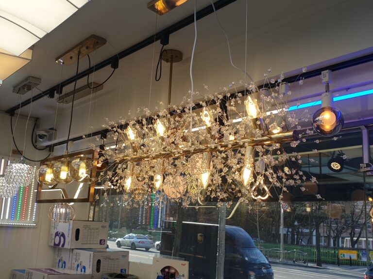 내부사진 창대전기조명 팬던트 조명 면 조명 LED 간접조명 배선기구 전기집자재 인테리어 조명 시장 768x576