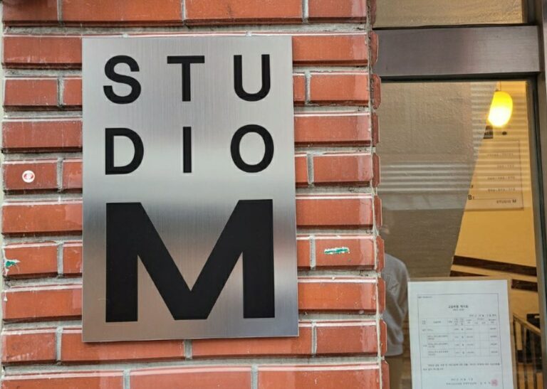 메탈 아크릴 실내간판 안내표찰 화장실 금연 주차 인포메이션 인포메이션 단면형 인포메이션 액자형 간판 디자인 768x547