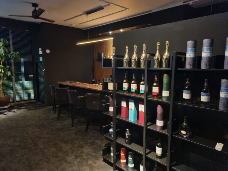 내부사진 6 송도회식장소 송도사교모임 송도접대 송도룸바 송도바 송도혼술 송도술집 송도위스키 인천송도가볼만한곳 인천송도술집 768x576