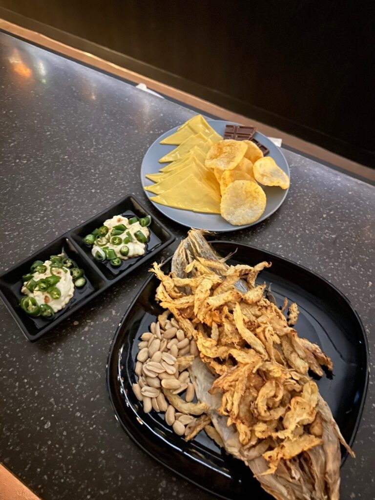 VIP bar 송도모던바 송도착석바 송도비즈니스바 송도분의기좋은술집 센트럴파크 좋은 술집 센트럴파크 좋은 술집 일러스트 768x1024