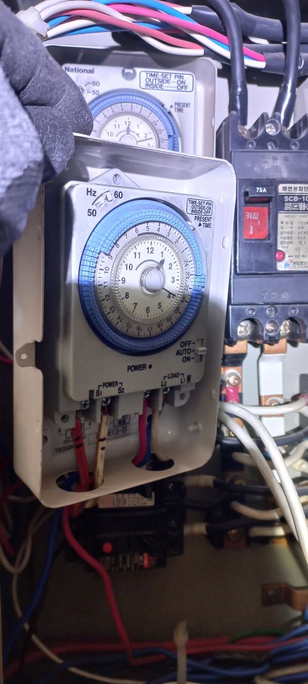 성동전기 전기수리 전기공사 누전수리 조명설치 차단기수리 단선수리